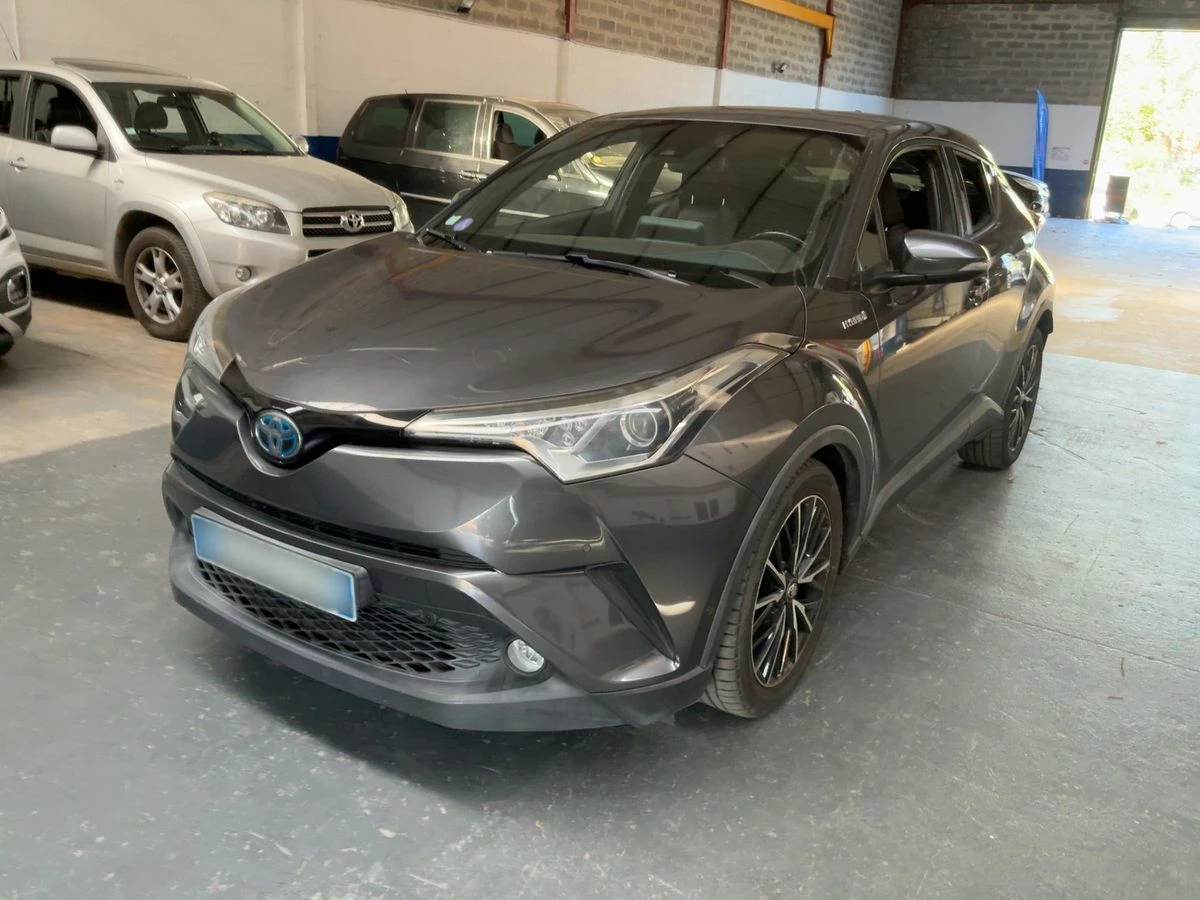 Toyota C-HR 1.8 Хибрид 