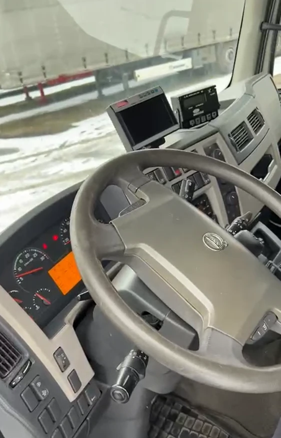 Volvo Fl 210, снимка 14 - Камиони - 53688420