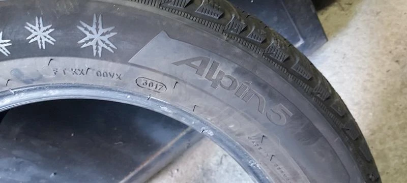 Гуми Зимни 215/60R17, снимка 8 - Гуми и джанти - 35125179