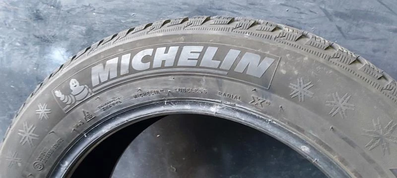 Гуми Зимни 215/60R17, снимка 6 - Гуми и джанти - 35125179