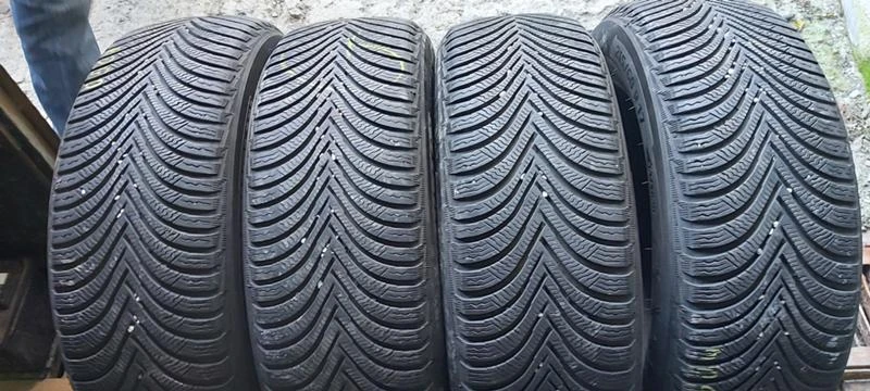 Гуми Зимни 215/60R17, снимка 1 - Гуми и джанти - 35125179