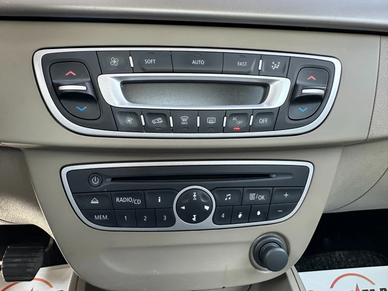 Renault Fluence 1.6i ГАЗ/Бензин, снимка 14 - Автомобили и джипове - 49259750