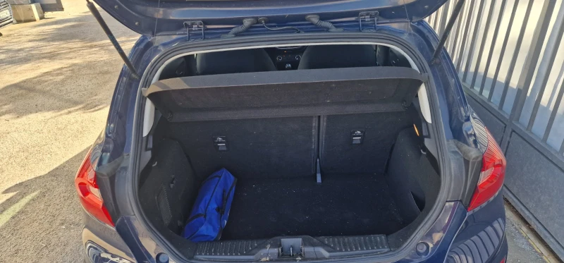 Ford Fiesta 1.1 l, снимка 9 - Автомобили и джипове - 51752890