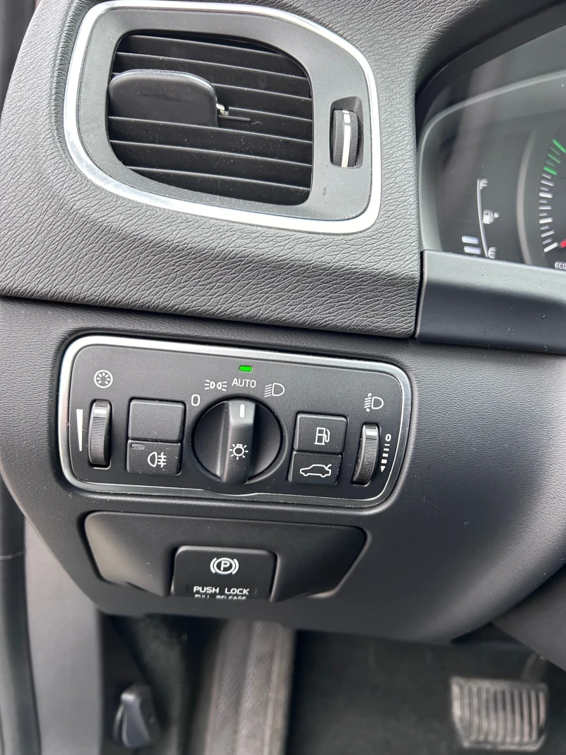 Volvo S60, снимка 15 - Автомобили и джипове - 52260191