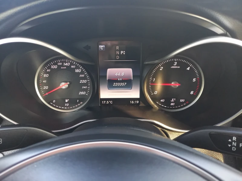 Mercedes-Benz C 220 2.2d KAMERA 360* AMG, снимка 8 - Автомобили и джипове - 52110354