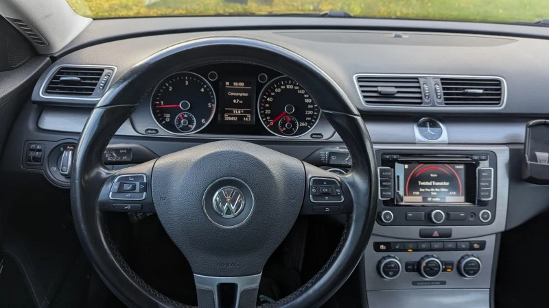 VW Passat, снимка 13 - Автомобили и джипове - 52335095