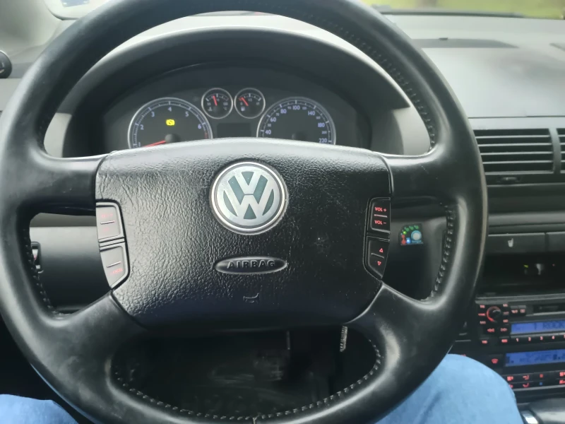 VW Sharan 1.8Т, снимка 17 - Автомобили и джипове - 53055664