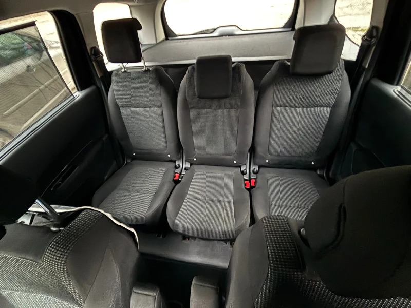 Peugeot 5008 1.6 HDi, снимка 14 - Автомобили и джипове - 53287717