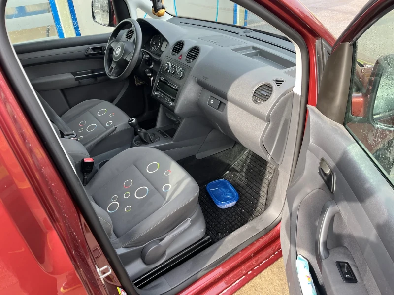 VW Caddy 1.6 ТДИ 105к.с, снимка 7 - Автомобили и джипове - 53420520