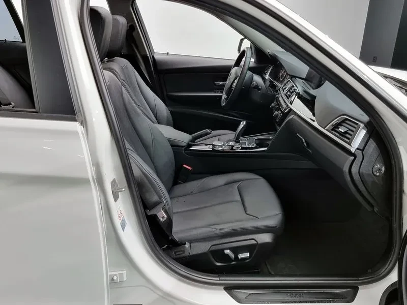 BMW 320 D, снимка 10 - Автомобили и джипове - 56699518