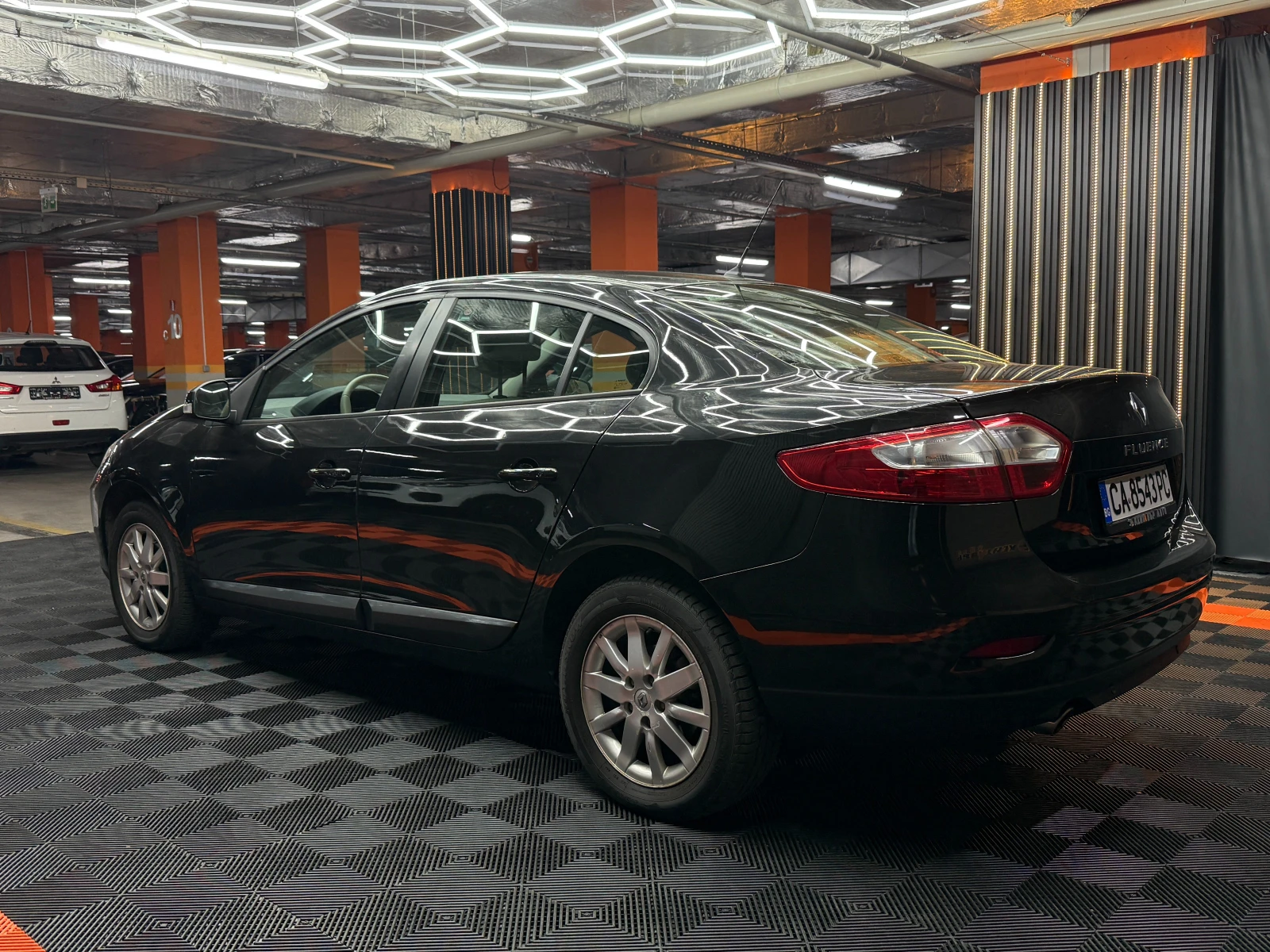 Renault Fluence 1.6i ГАЗ/Бензин/ГАРАНЦИЯ/БАРТЕР/ЛИЗИНГ/КОМЕНТАР, снимка 4 - Автомобили и джипове - 49259750
