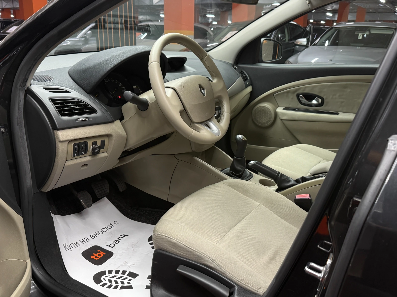 Renault Fluence 1.6i ГАЗ/Бензин/ГАРАНЦИЯ/БАРТЕР/ЛИЗИНГ/КОМЕНТАР, снимка 6 - Автомобили и джипове - 49259750