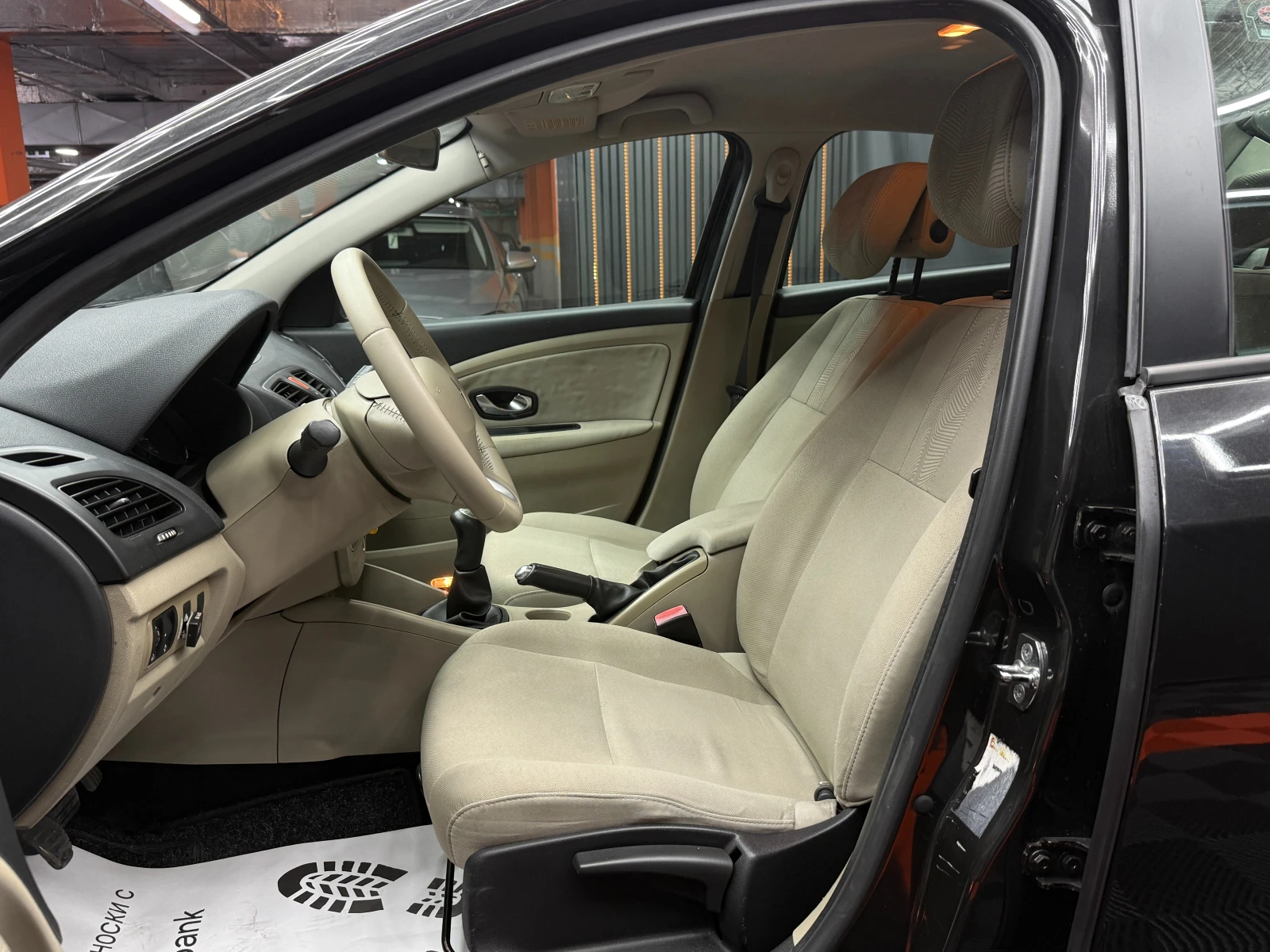Renault Fluence 1.6i ГАЗ/Бензин/ГАРАНЦИЯ/БАРТЕР/ЛИЗИНГ/КОМЕНТАР, снимка 8 - Автомобили и джипове - 49259750