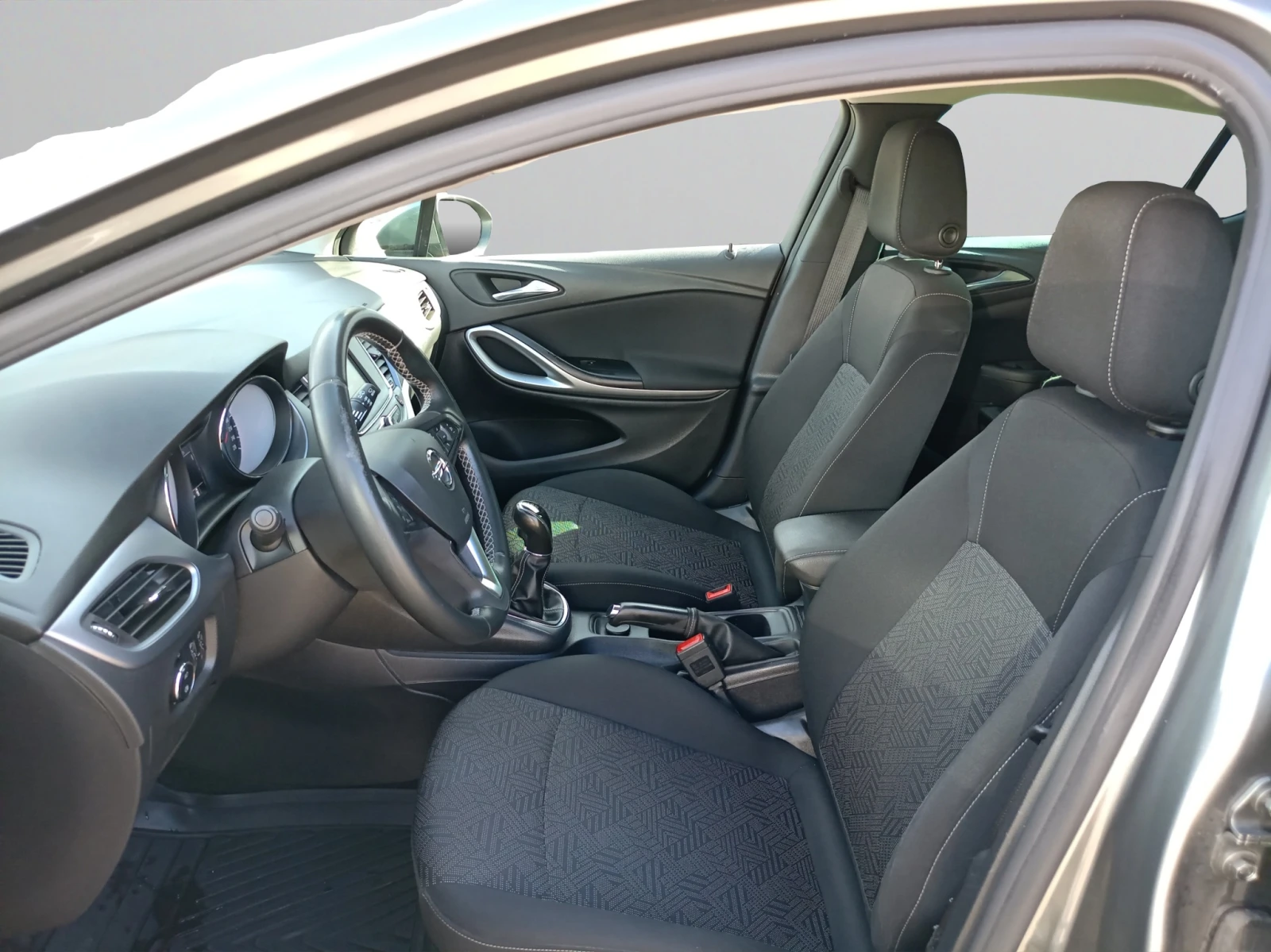 Opel Astra 1.4 ECOTEC 125hp BVM6 E6B - изображение 9