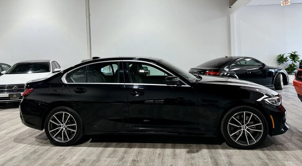 BMW 330 * АВТО КРЕДИТ* ЦЕНА ДО БГ * Сервизна история *  - изображение 4