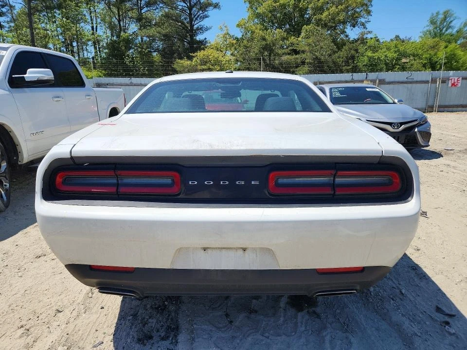 Dodge Challenger, снимка 6 - Автомобили и джипове - 54657457