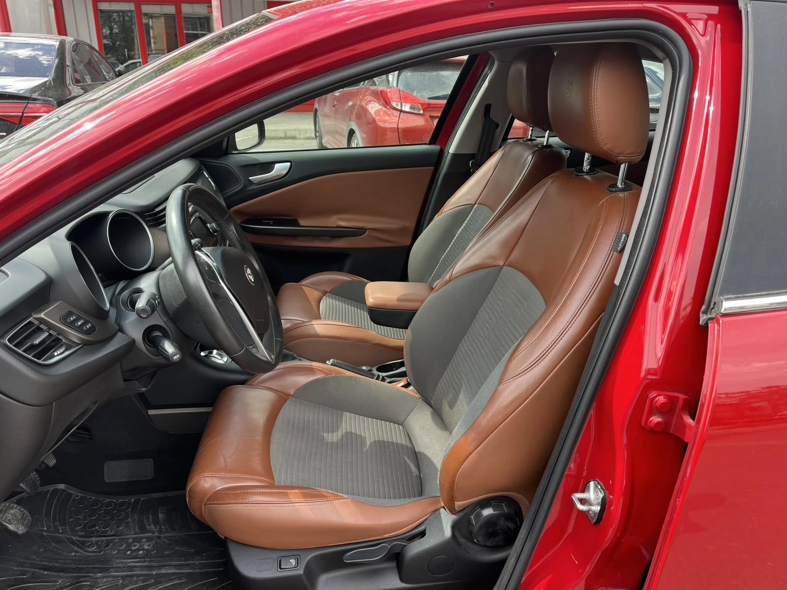 Alfa Romeo Giulietta 2.0 DISEL, снимка 13 - Автомобили и джипове - 54945539
