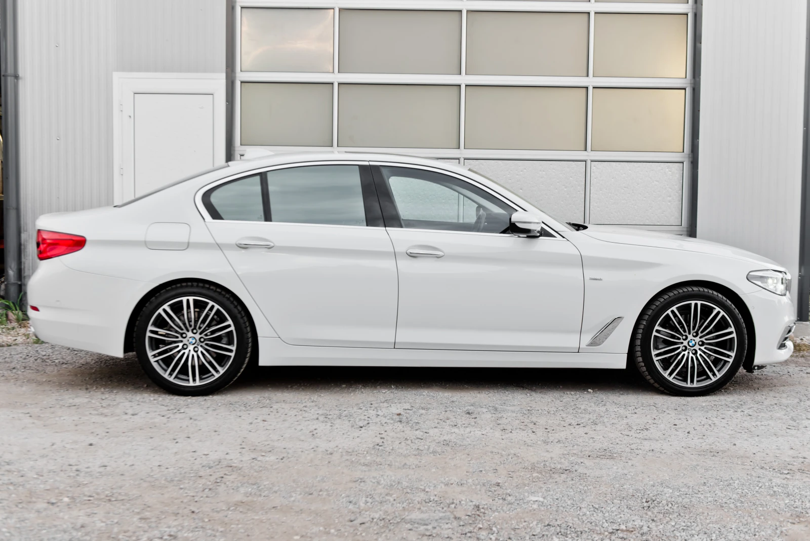 BMW 520 FULL* Luxury Line* Head-Up Display* Лизинг, снимка 4 - Автомобили и джипове - 55034356