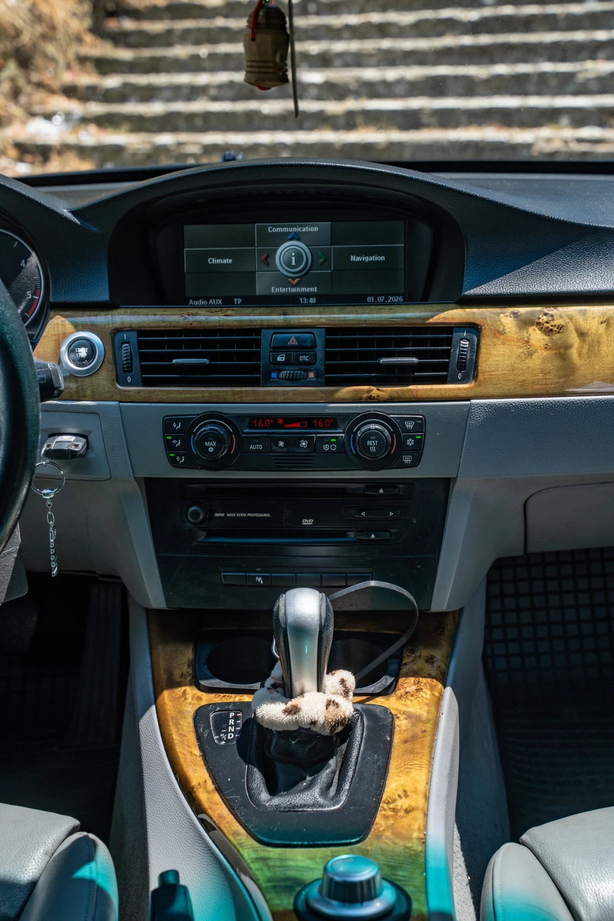 BMW 320, снимка 16 - Автомобили и джипове - 55211279