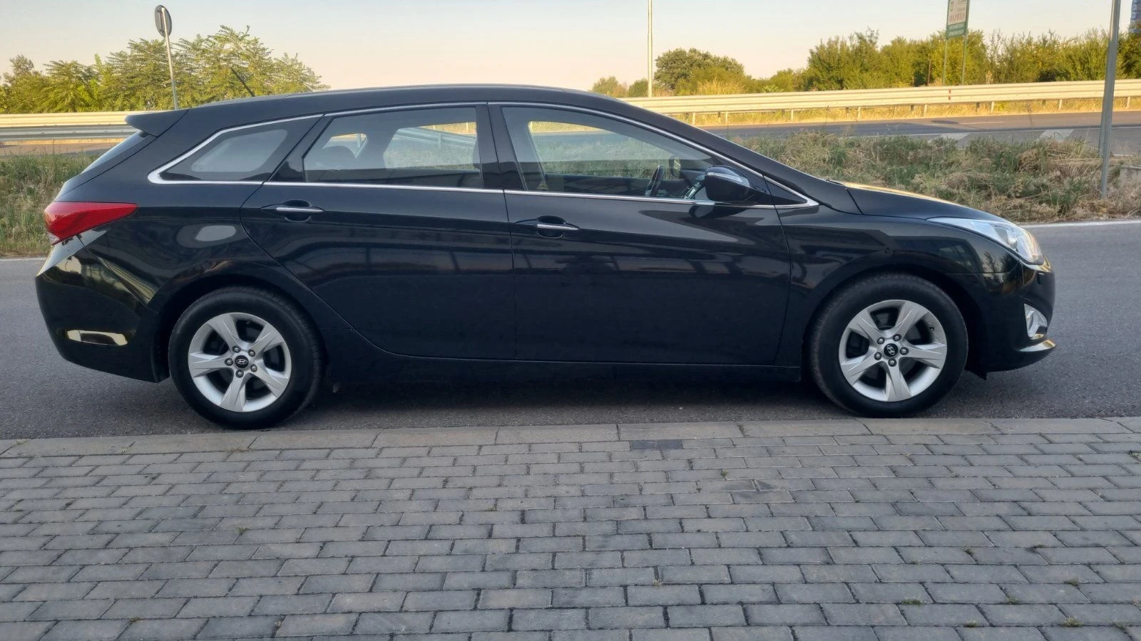 Hyundai I40 1.7CRDI Keyless.Топ състояние, снимка 4 - Автомобили и джипове - 56253648