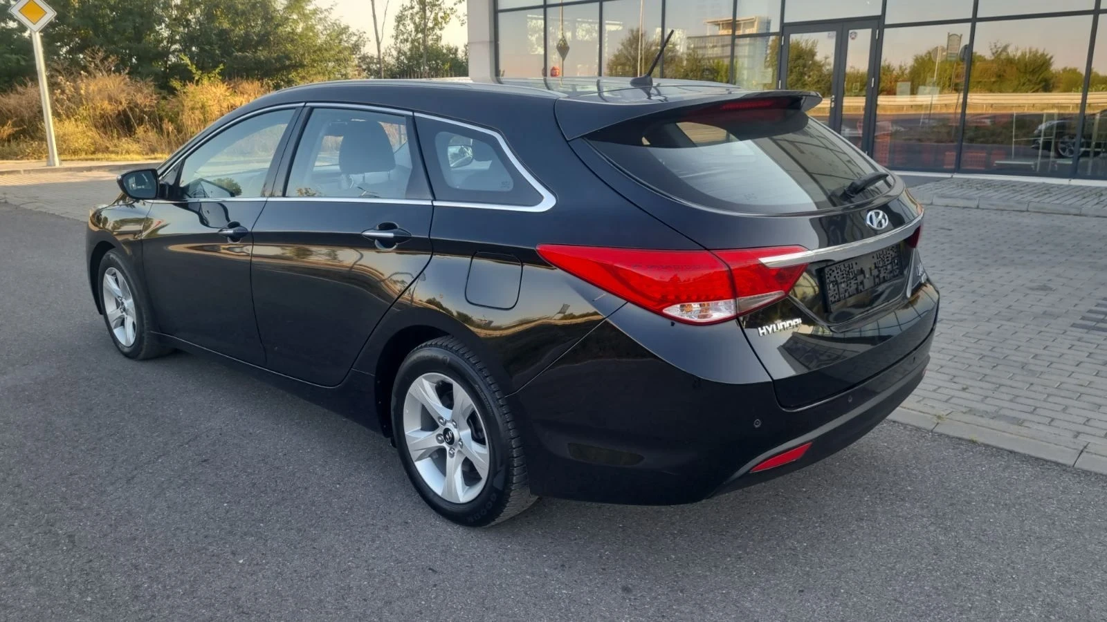 Hyundai I40 1.7CRDI Keyless.Топ състояние, снимка 6 - Автомобили и джипове - 56253648