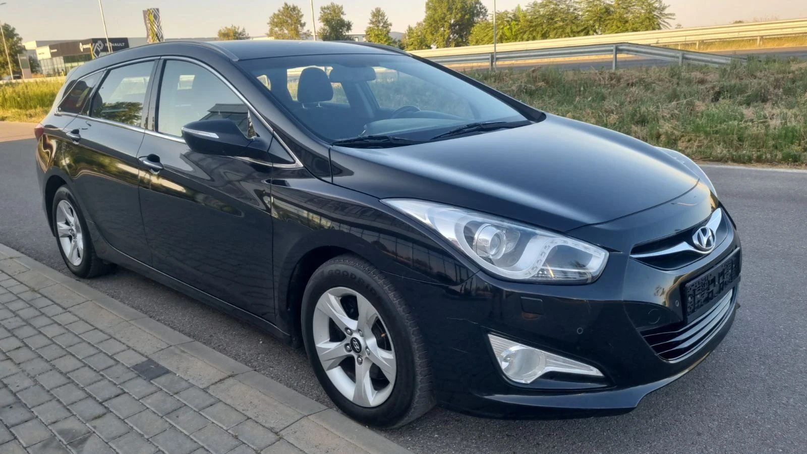 Hyundai I40 1.7CRDI Keyless.Топ състояние, снимка 3 - Автомобили и джипове - 56253648