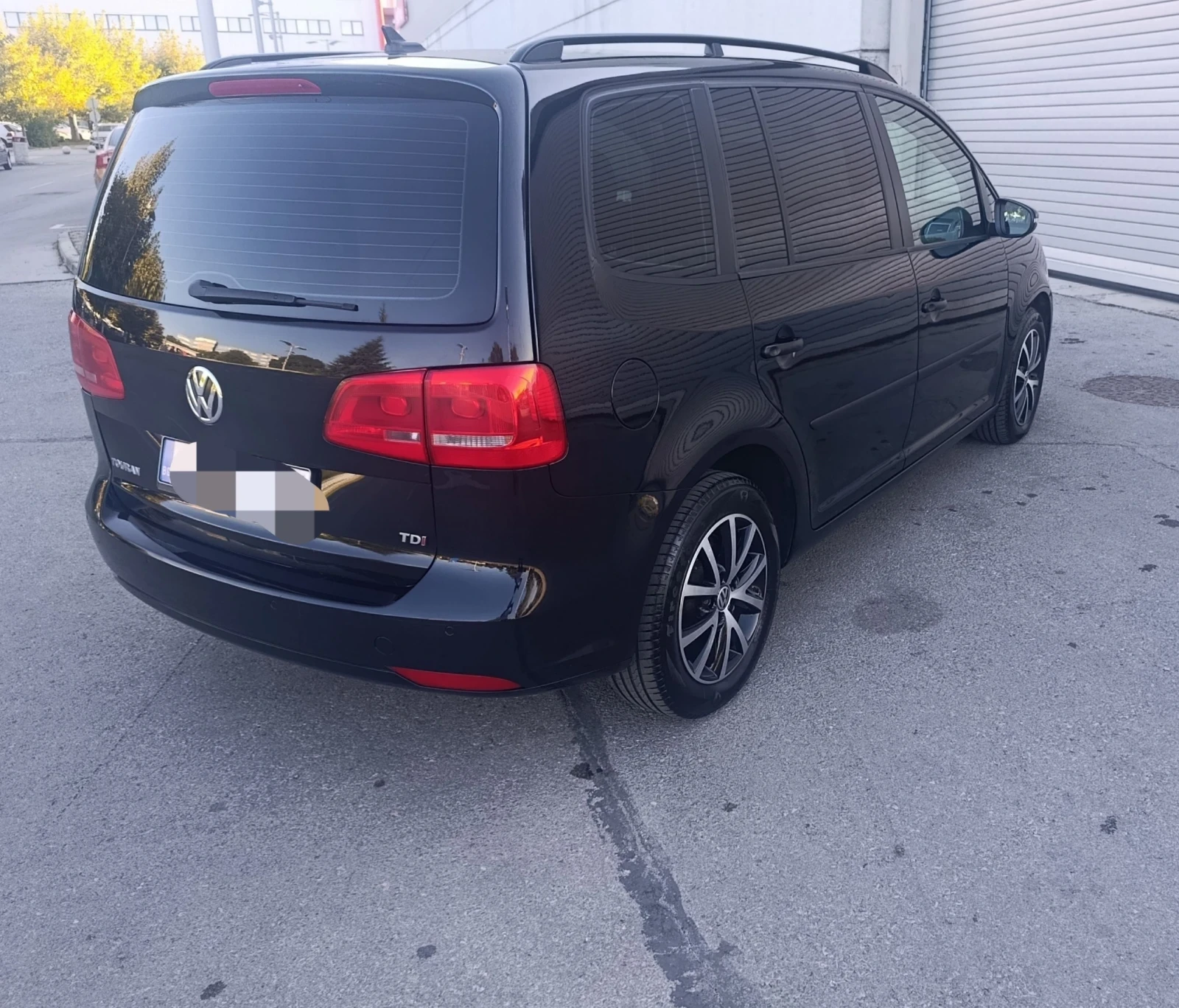 VW Touran 1.6 TDI DSG 6+ 1, снимка 3 - Автомобили и джипове - 56318786