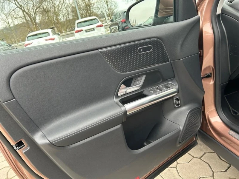 Mercedes-Benz GLA 200 KEYLESS* CARPLAY* CARMERA* , снимка 6 - Автомобили и джипове - 51093280