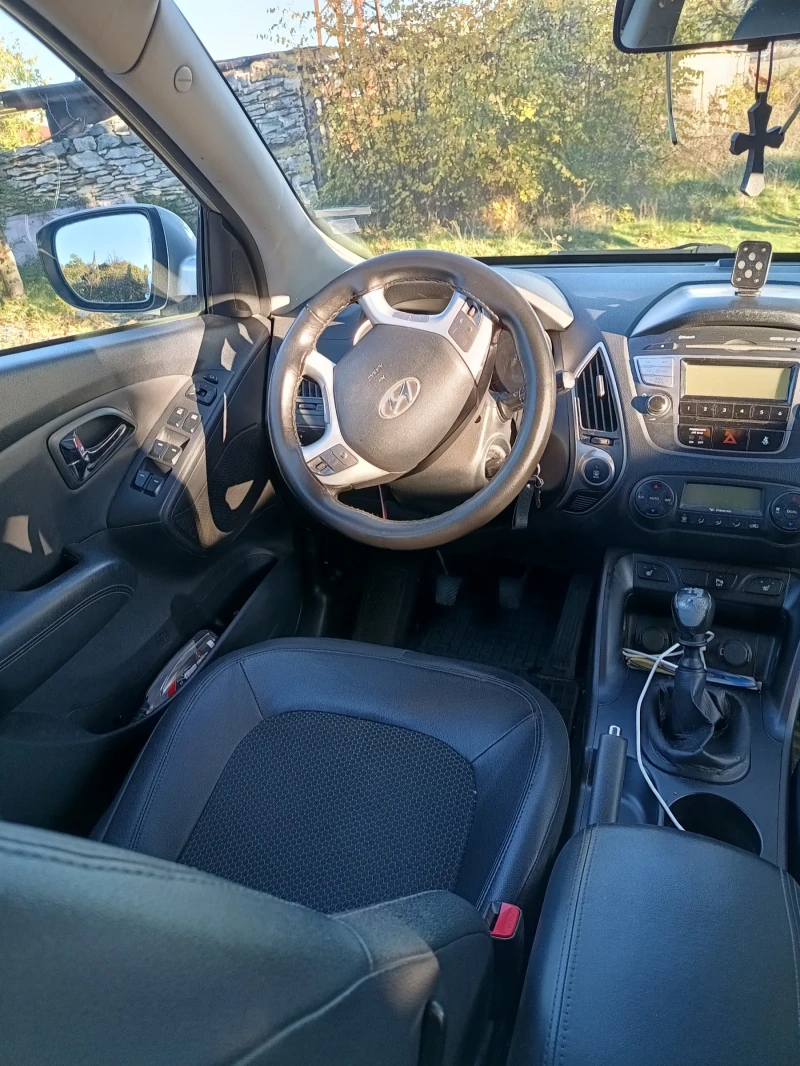 Hyundai IX35, снимка 13 - Автомобили и джипове - 52839872