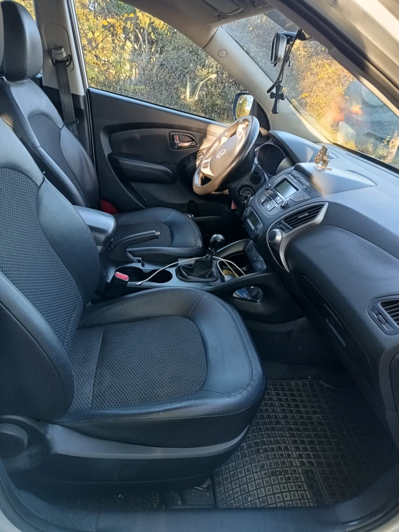 Hyundai IX35, снимка 12 - Автомобили и джипове - 52839872