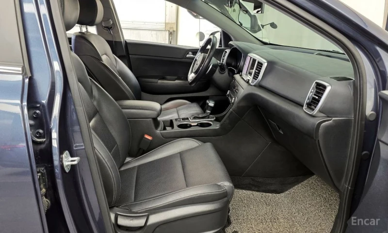 Kia Sportage, снимка 11 - Автомобили и джипове - 53233384