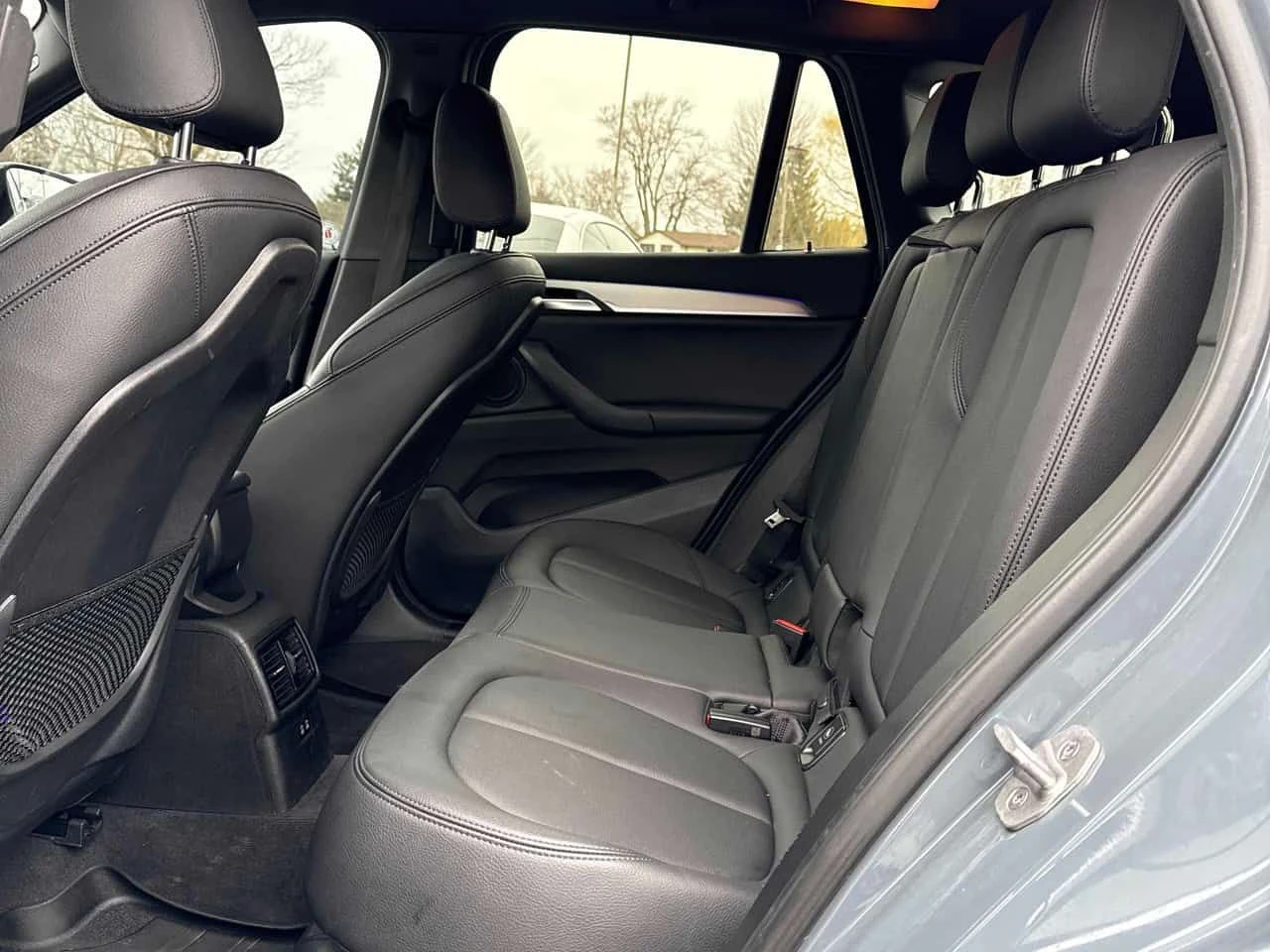 BMW X1 * xDrive28i * KAМЕРА* ПОДГРЕВ* ПАНОРАМА* , снимка 14 - Автомобили и джипове - 54095893