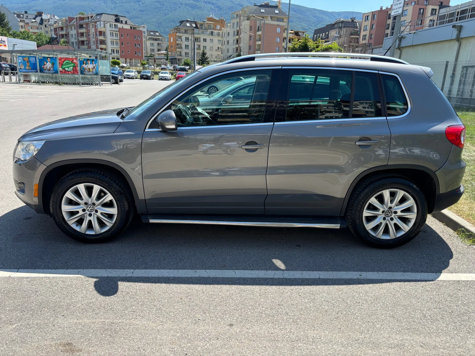 VW Tiguan 2.0 T, снимка 8 - Автомобили и джипове - 55008252