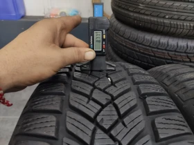 Гуми Зимни 235/60R16, снимка 6