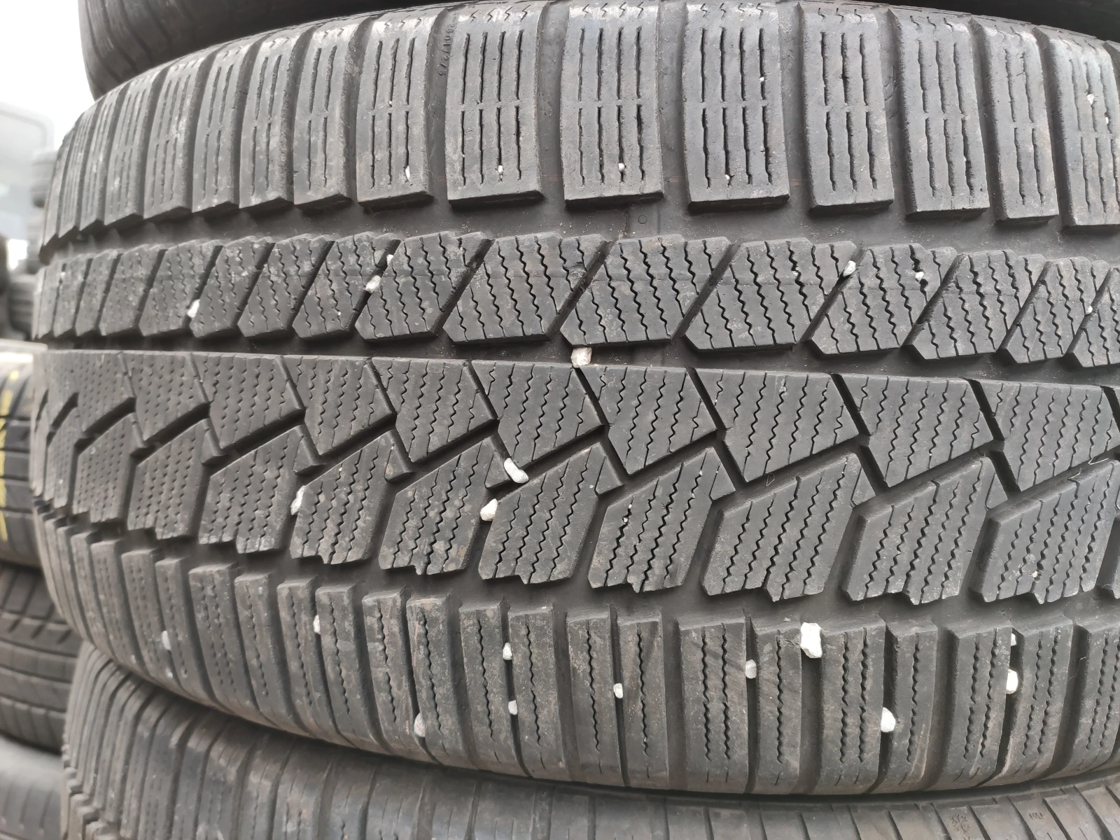 Гуми Зимни 265/45R21, снимка 2 - Гуми и джанти - 54000931