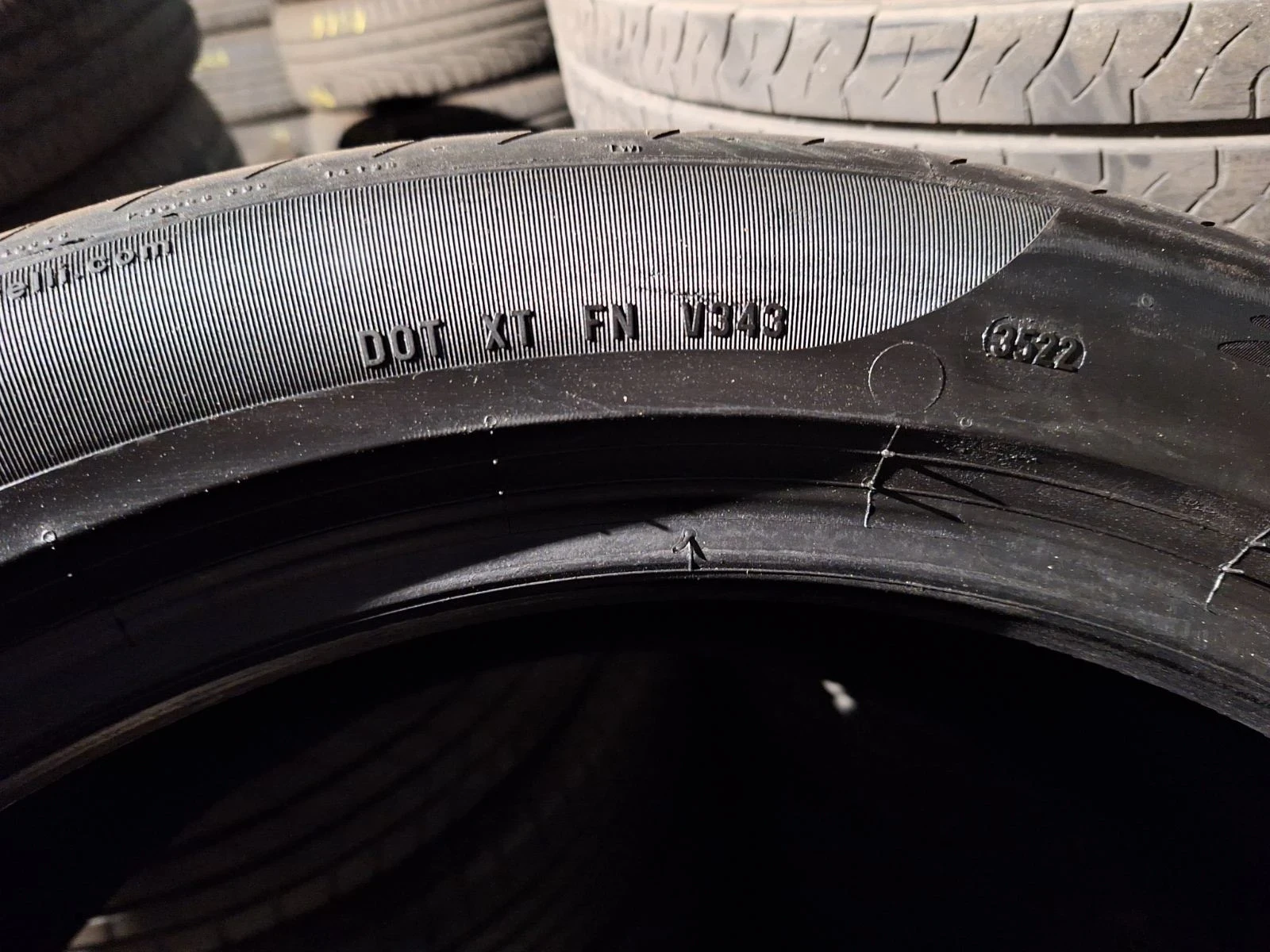 Гуми Летни 315/35R21, снимка 2 - Гуми и джанти - 54441583