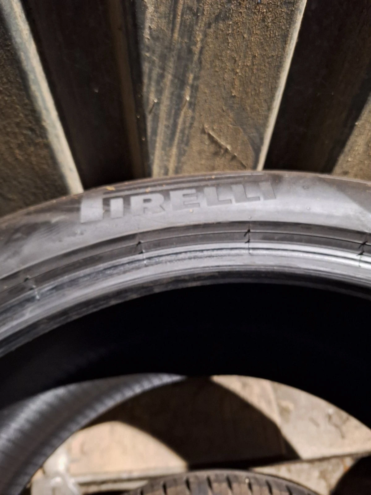 Гуми Летни 315/35R21, снимка 8 - Гуми и джанти - 54441583