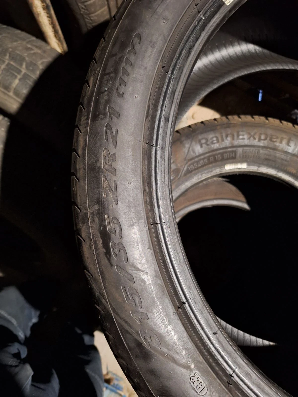 Гуми Летни 315/35R21, снимка 9 - Гуми и джанти - 54441583