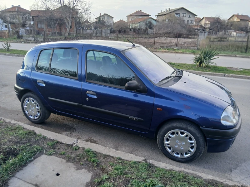 Renault Clio 1.4 клима  гаражен , снимка 10 - Автомобили и джипове - 49507574