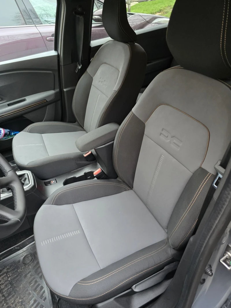 Dacia Jogger Hybrid 140 2300km, снимка 12 - Автомобили и джипове - 52696497