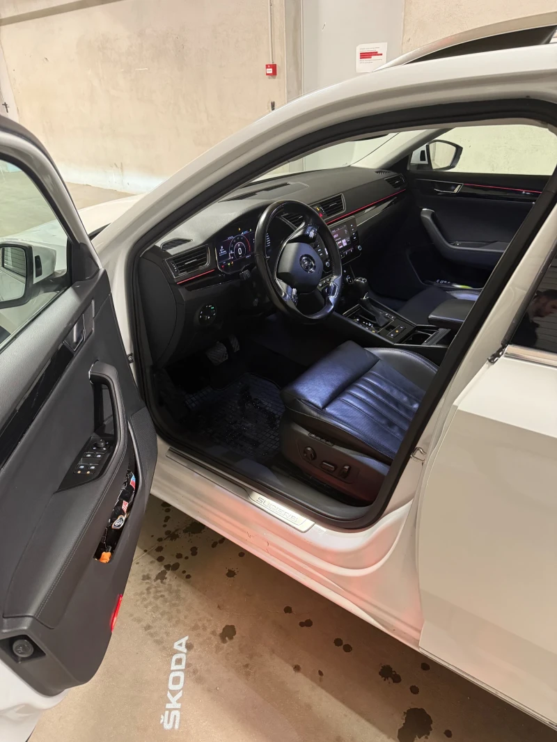 Skoda Superb L&K 2.0 TDI 200к.с. 4x4 Digital Cockpit, Matrix, снимка 15 - Автомобили и джипове - 53047677