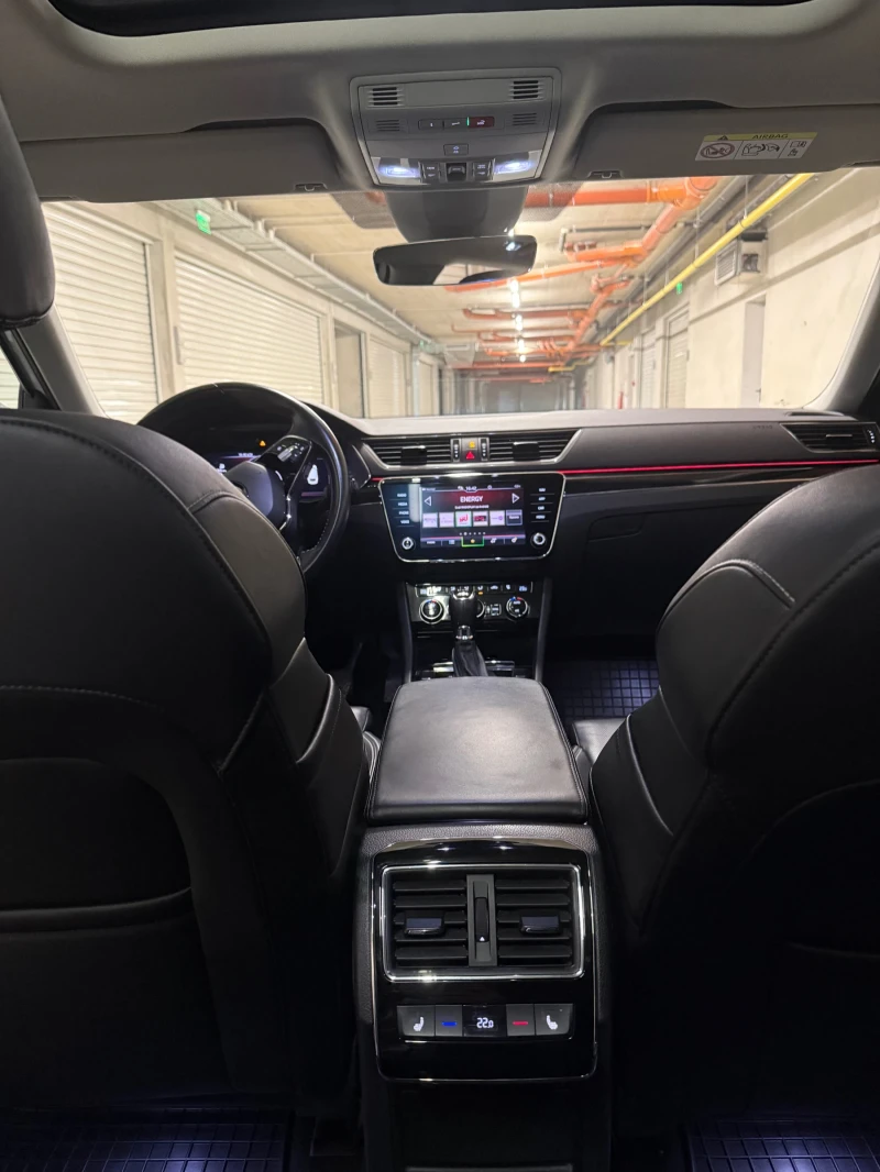 Skoda Superb L&K 2.0 TDI 200к.с. 4x4 Digital Cockpit, Matrix, снимка 11 - Автомобили и джипове - 53047677