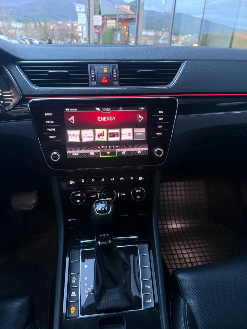 Skoda Superb L&K 2.0 TDI 200к.с. 4x4 Digital Cockpit, Matrix, снимка 10 - Автомобили и джипове - 53047677