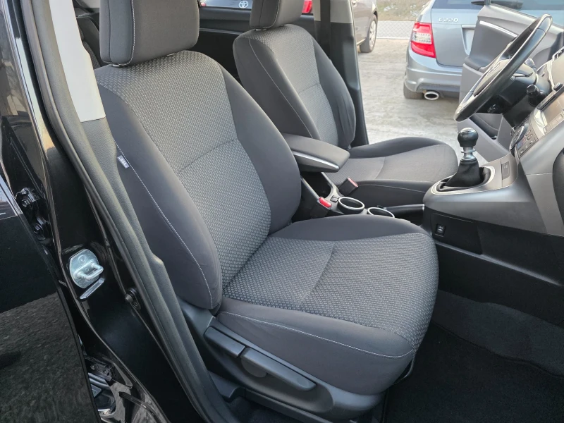 Toyota Verso 1.8 Vvti 7-местна Навигация Автопилот, снимка 8 - Автомобили и джипове - 53299934