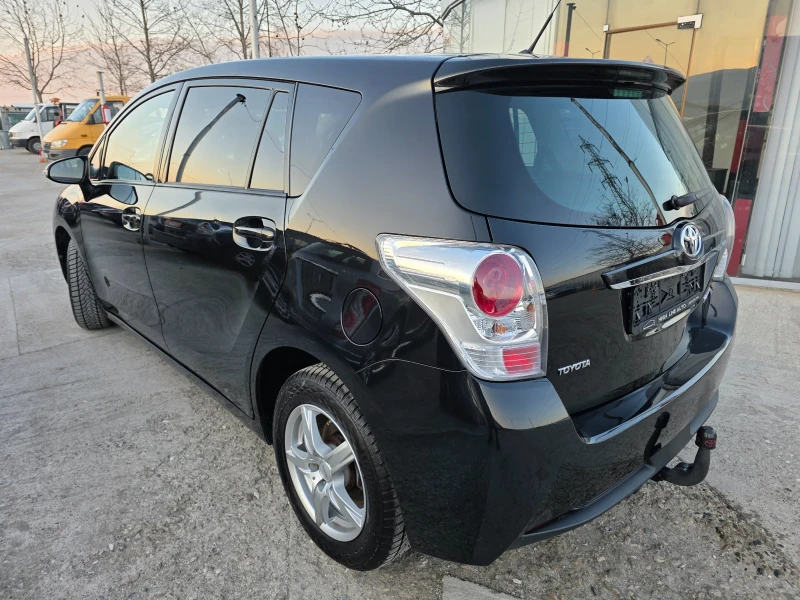 Toyota Verso 1.8 Vvti 7-местна Навигация Автопилот, снимка 2 - Автомобили и джипове - 53299934