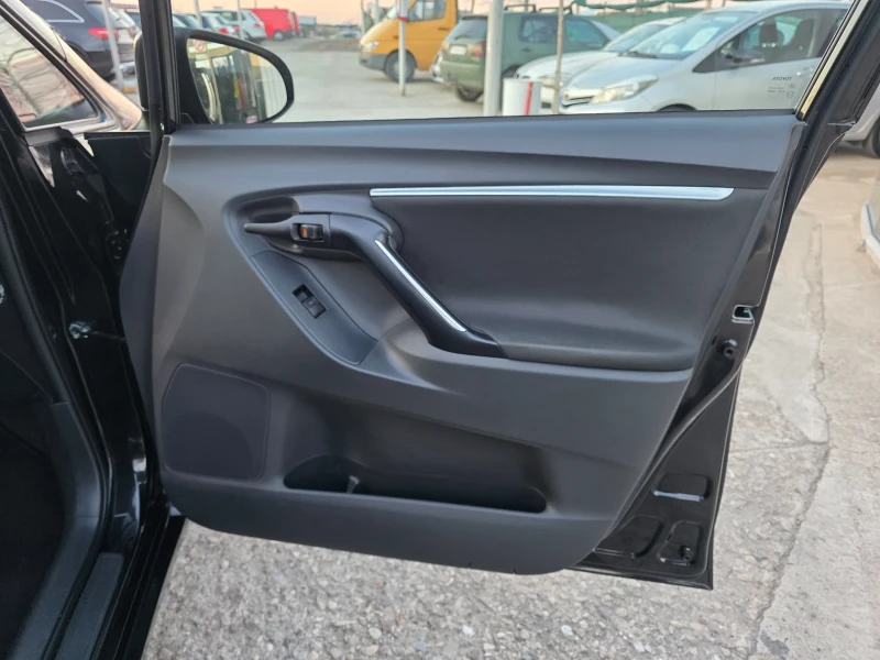 Toyota Verso 1.8 Vvti 7-местна Навигация Автопилот, снимка 7 - Автомобили и джипове - 53299934