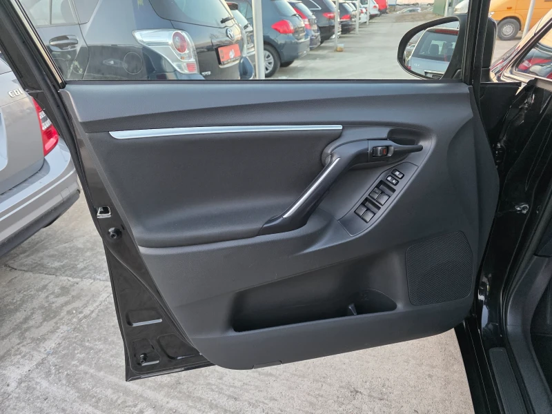 Toyota Verso 1.8 Vvti 7-местна Навигация Автопилот, снимка 5 - Автомобили и джипове - 53299934