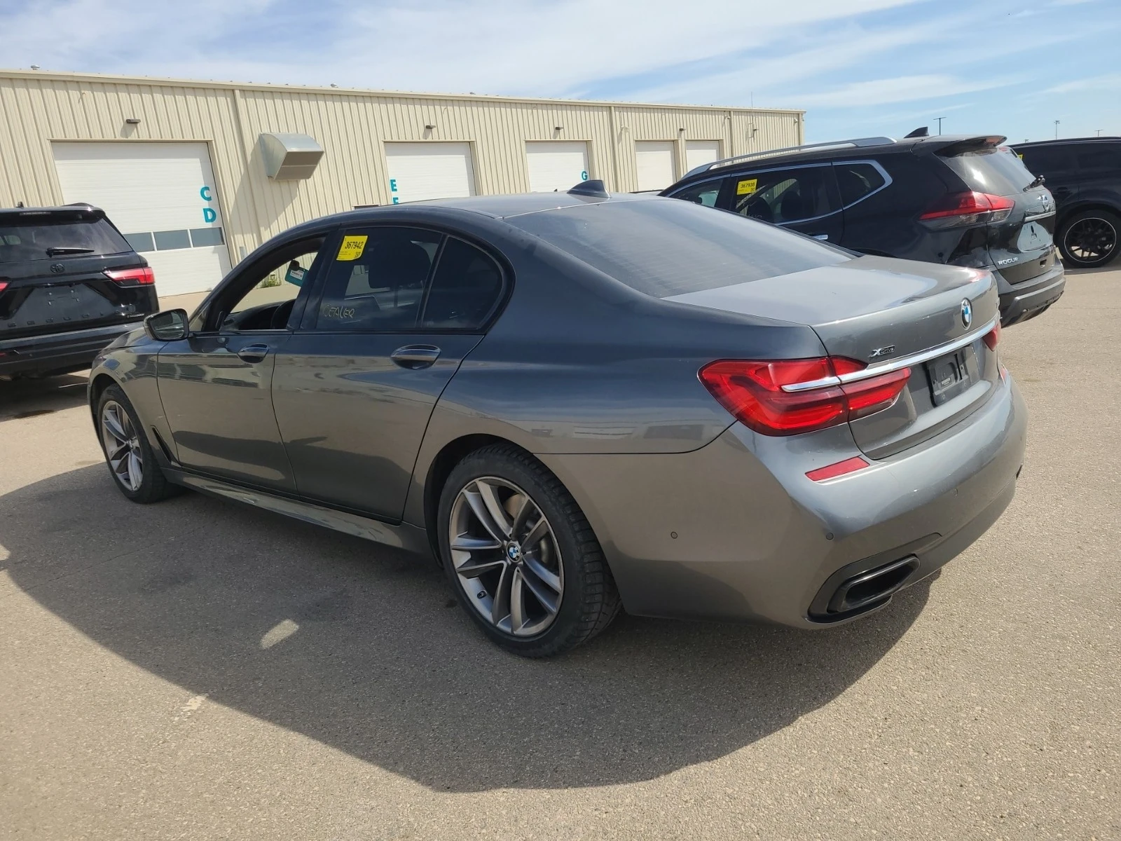 BMW 750 xDrive * ЦЕНА ДО БЪЛГАРИЯ * (CARFAX) - изображение 3