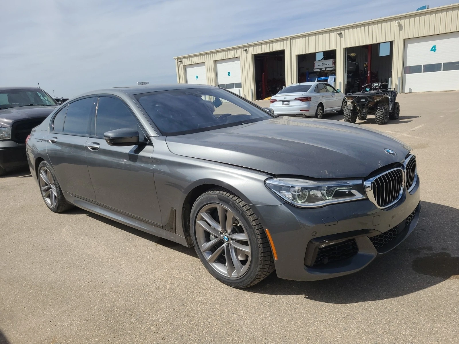 BMW 750 xDrive * ЦЕНА ДО БЪЛГАРИЯ * (CARFAX) - изображение 2