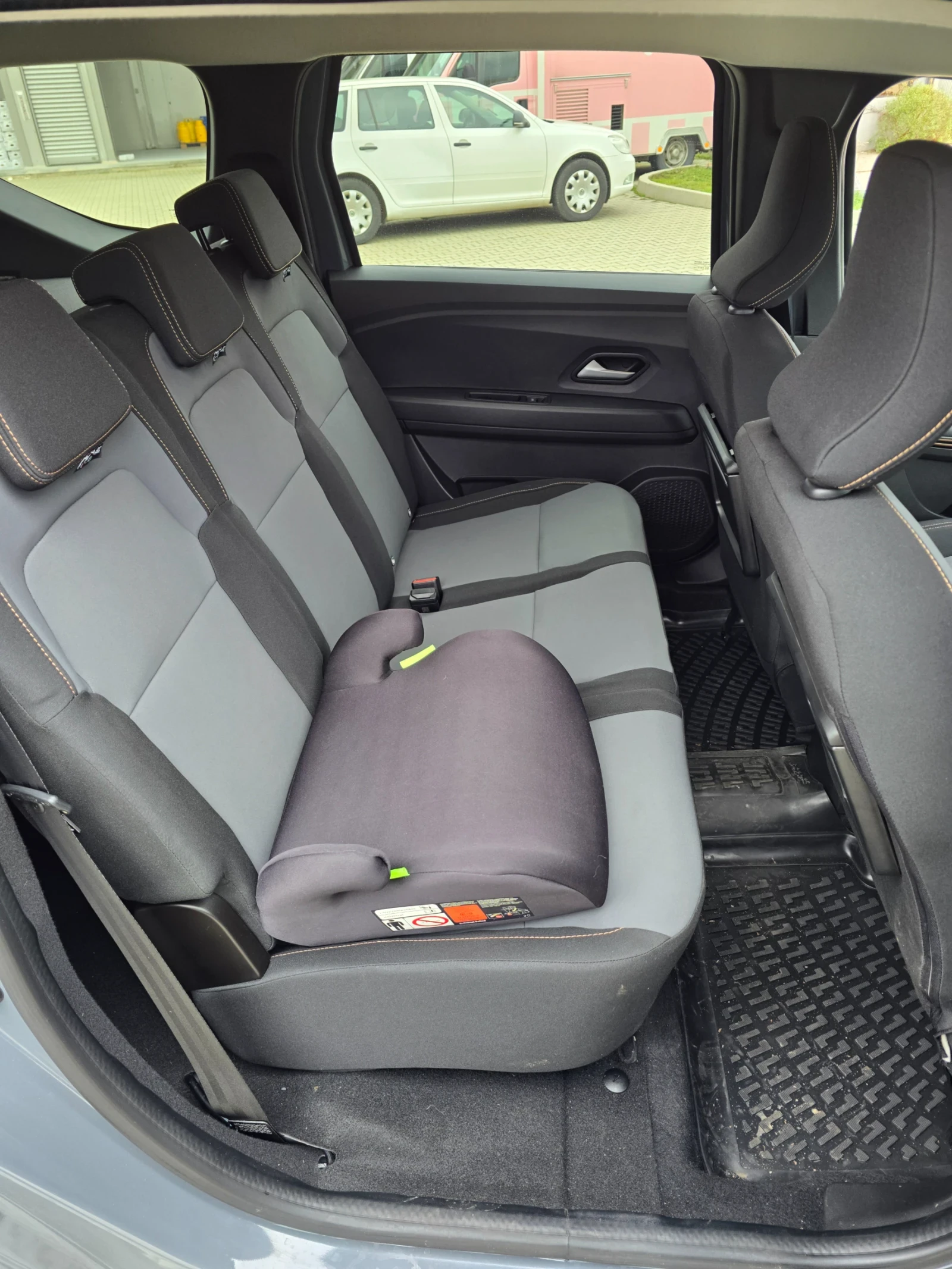 Dacia Jogger Hybrid 140 2300km - изображение 4